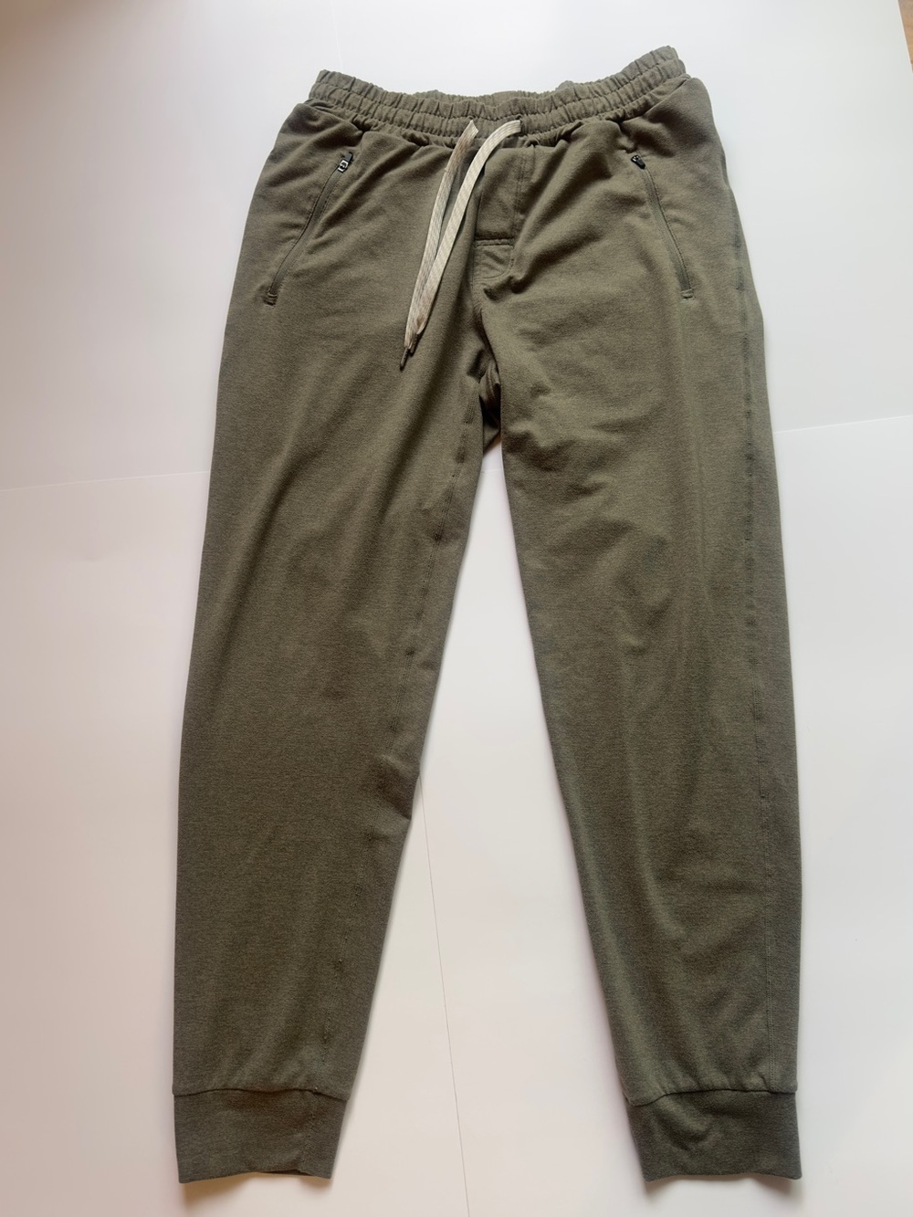 Vuori Performance Jogger Women's Medium Olive Green Soft Athleisure Pants